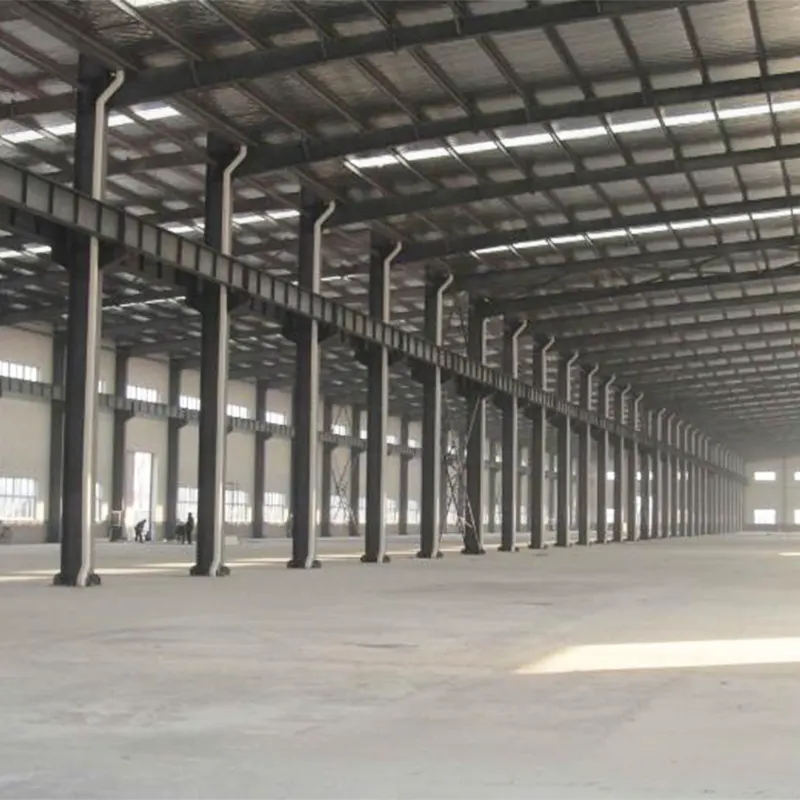 Edificio industrial compuesto de acero y hormigón